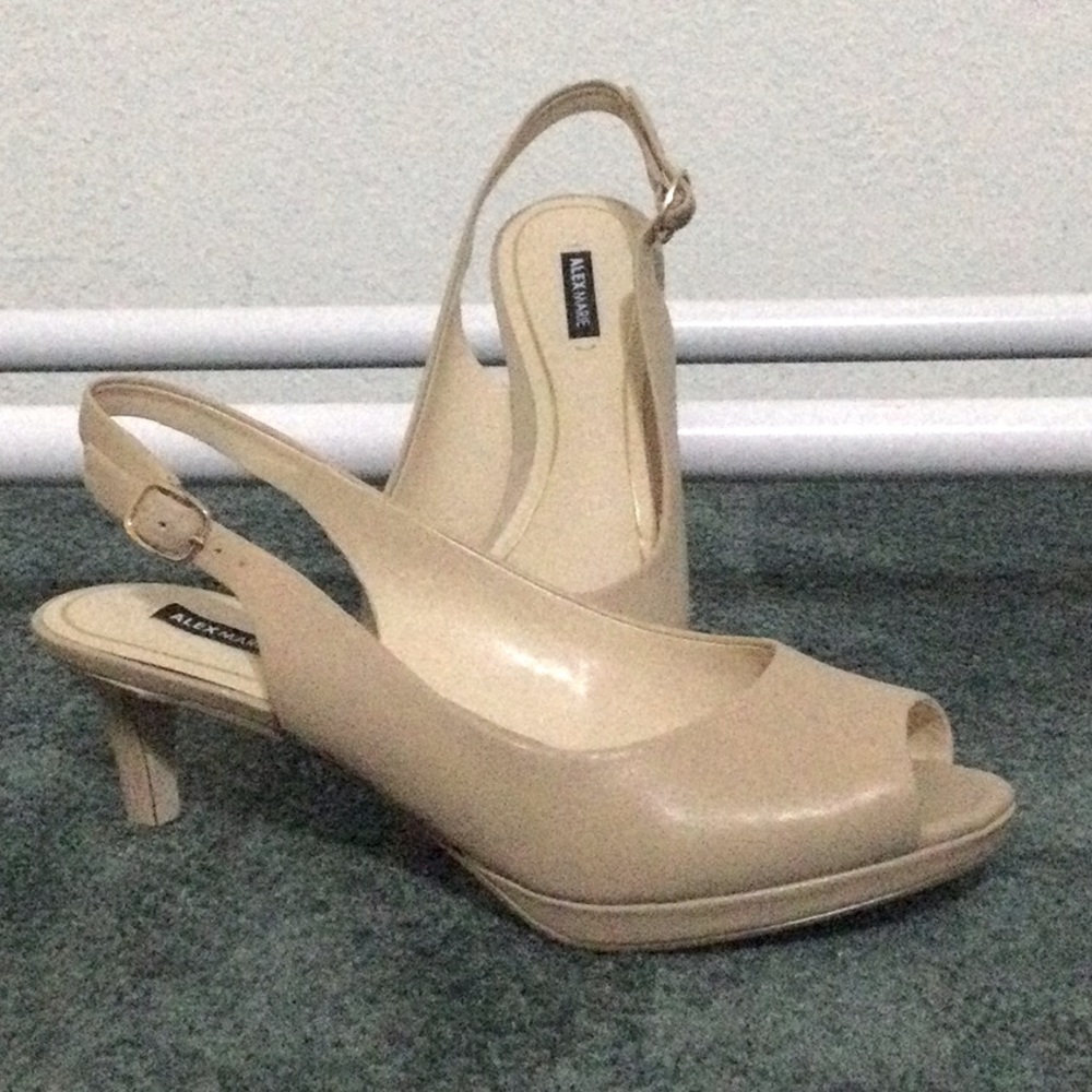 Women’s size 8.5 Alex Marie heels